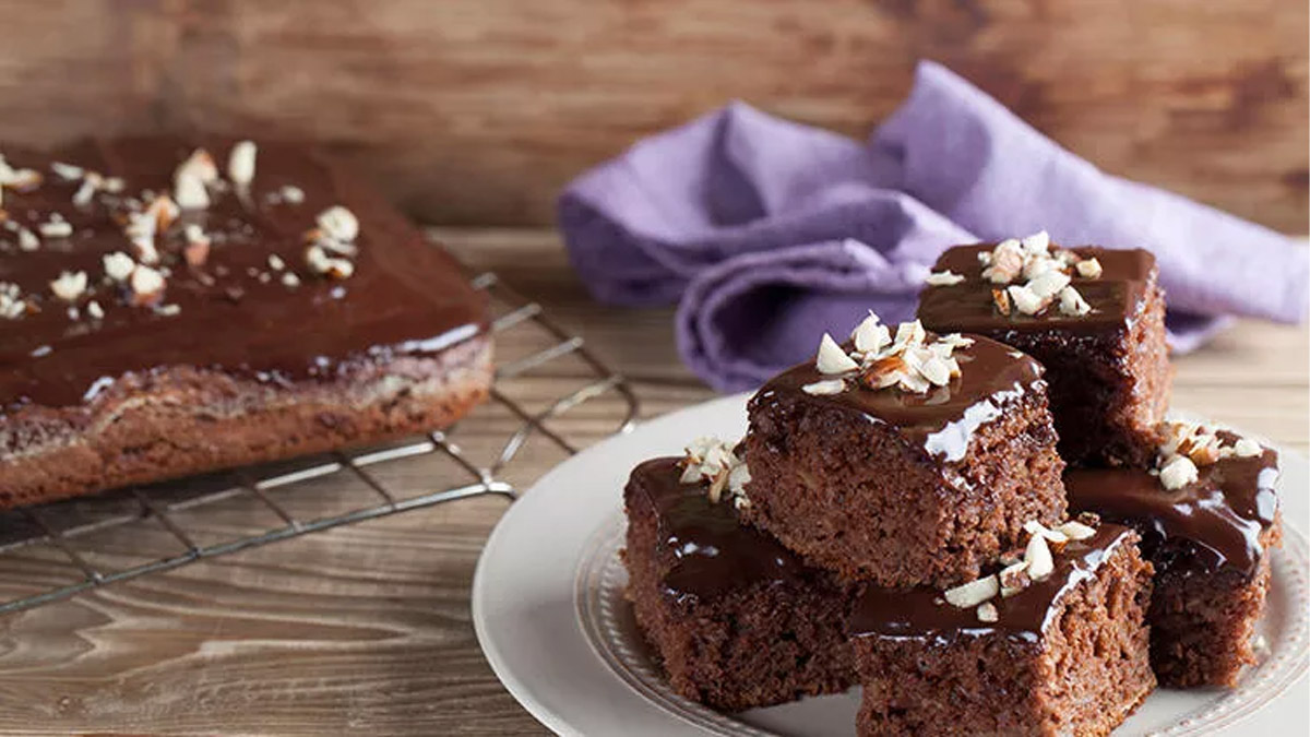 Browni tadında ıslak kek tarifi! Çay ve kahvenin yanına en güzel lezzet: Dikkat bu tarif tabak tabak yediriyor!